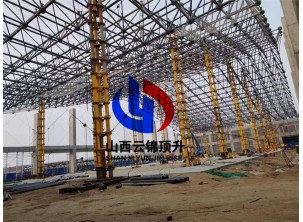 山东招远高铁站网架顶升到位